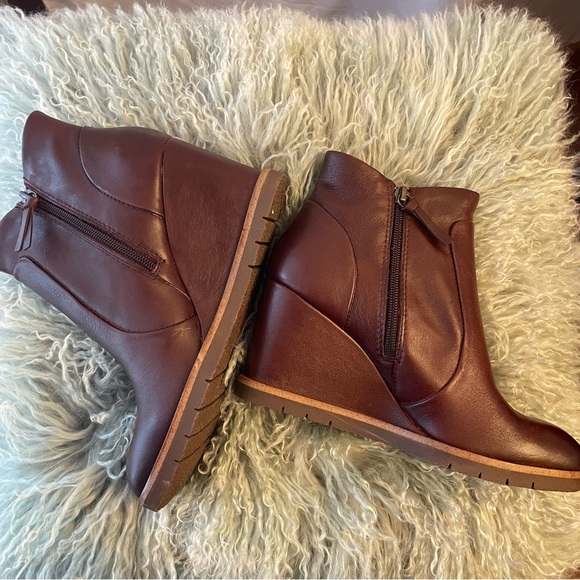 Sofft Women's Brown Ankle Boots - Picture 4 of 7